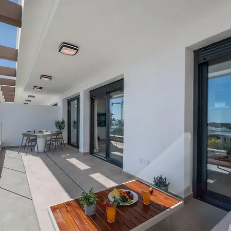 Apartment Newly Built 2 Bdrm Modern Oasis W Gym & Pool *