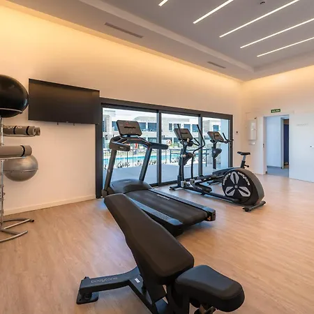 Newly Built 2 Bdrm Modern Oasis W Gym & Pool Lejlighed *