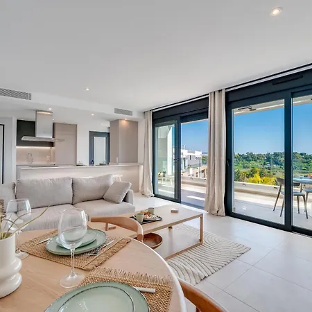 Newly Built 2 Bdrm Modern Oasis W Gym & Pool Lejlighed *